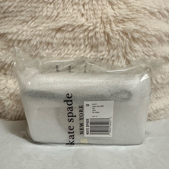 Kate Spade Picture This wristlet - Picture 4 of 7